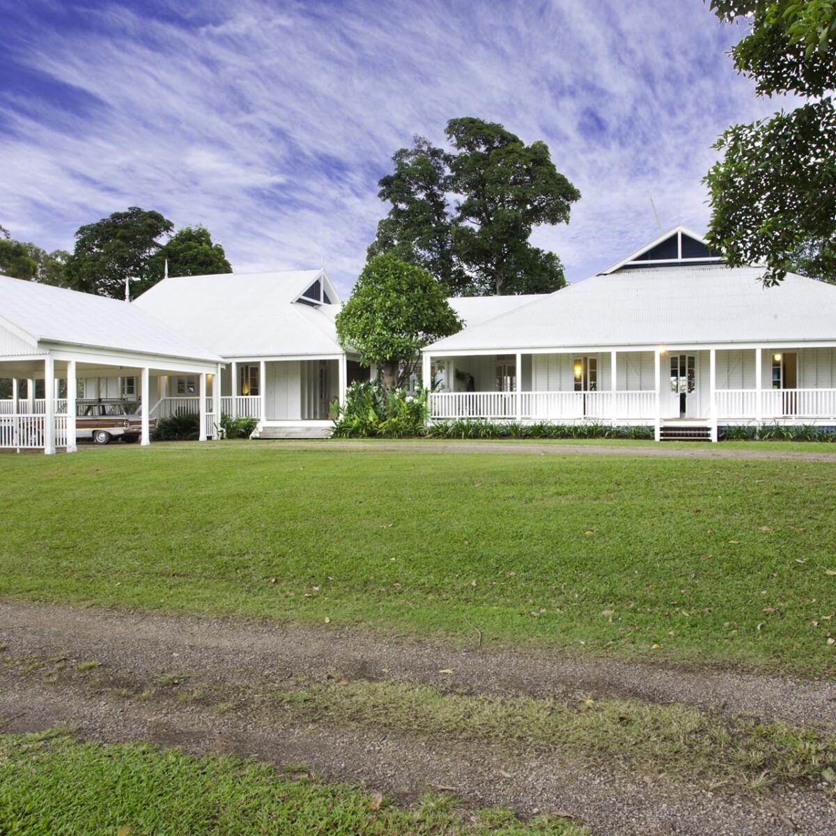 “Barellan” on Lake MacDonald Villa Prestige Properties